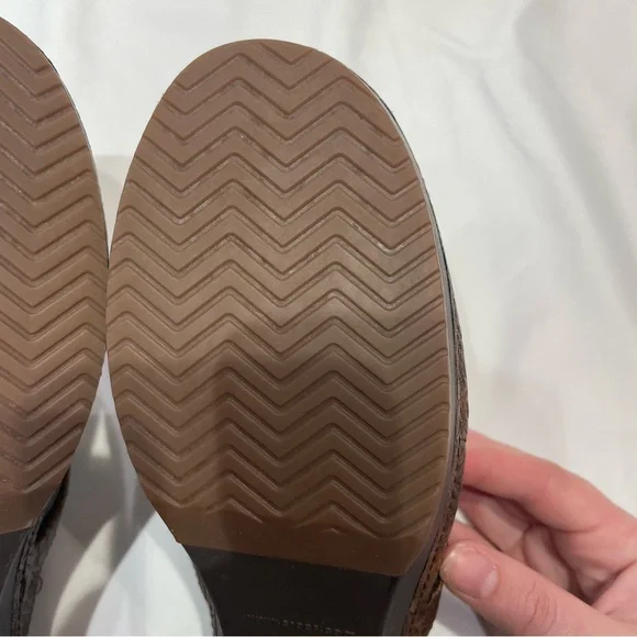 Crocs Brown Embossed Leather-Look Heeled Mules Slide On Women’s Size 10 Shoes - Picture 16 of 16